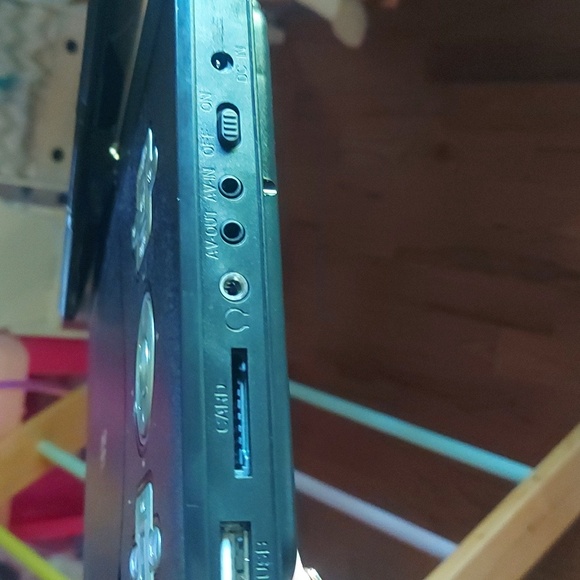 ONLY 1 LEFT Watch Onn Portable 10 in DVD Player - Picture 5 of 5